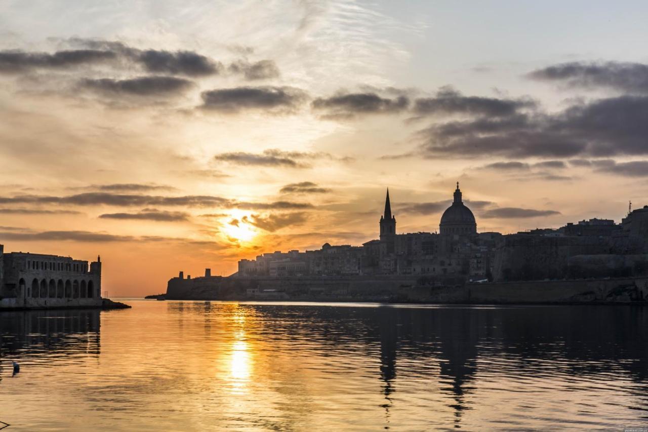 Superlative Apartment With Valletta And Harbour Views Sliema Exterior photo