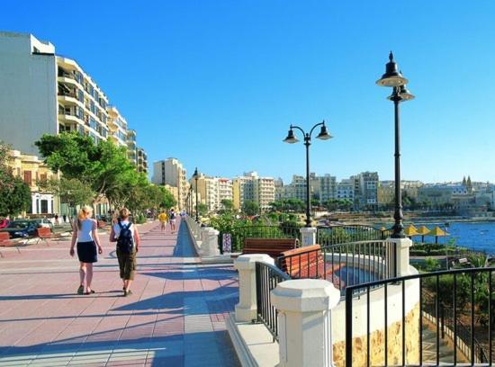 Superlative Apartment With Valletta And Harbour Views Sliema Exterior photo